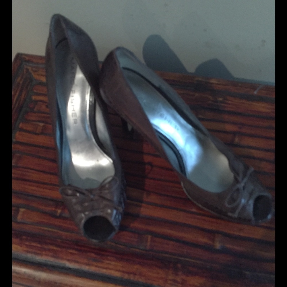 LADIES BROWN HEELS - Picture 2 of 5